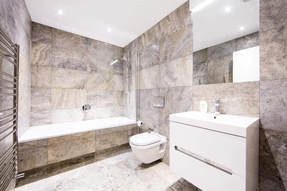 Up-market one Bedroom Apartment Just Minutes From the River Thames. Broughton rd