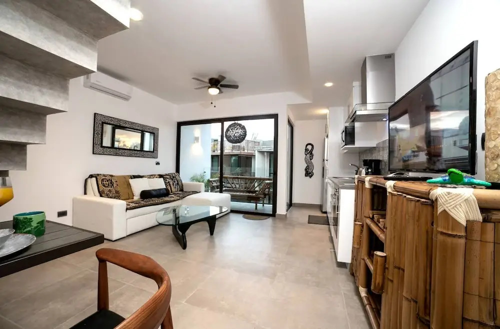 Beautiful Penthouse for 2 With Private Patio and Common Pool in the Building