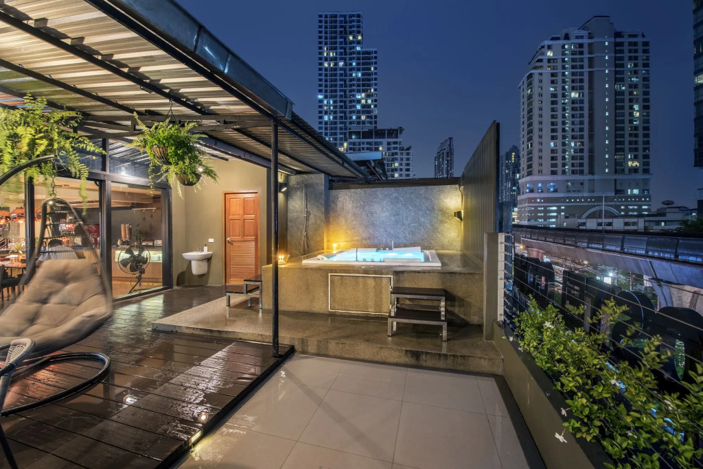 THE Posh Phayathai