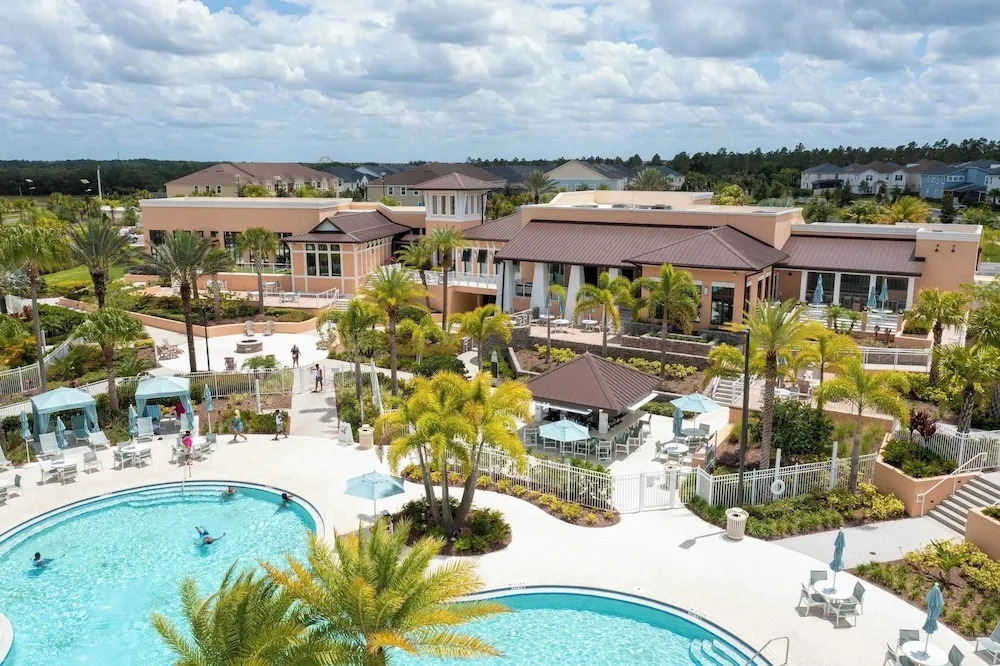 Luxury Family Getaway in Orlando w/ Private Pool & Games