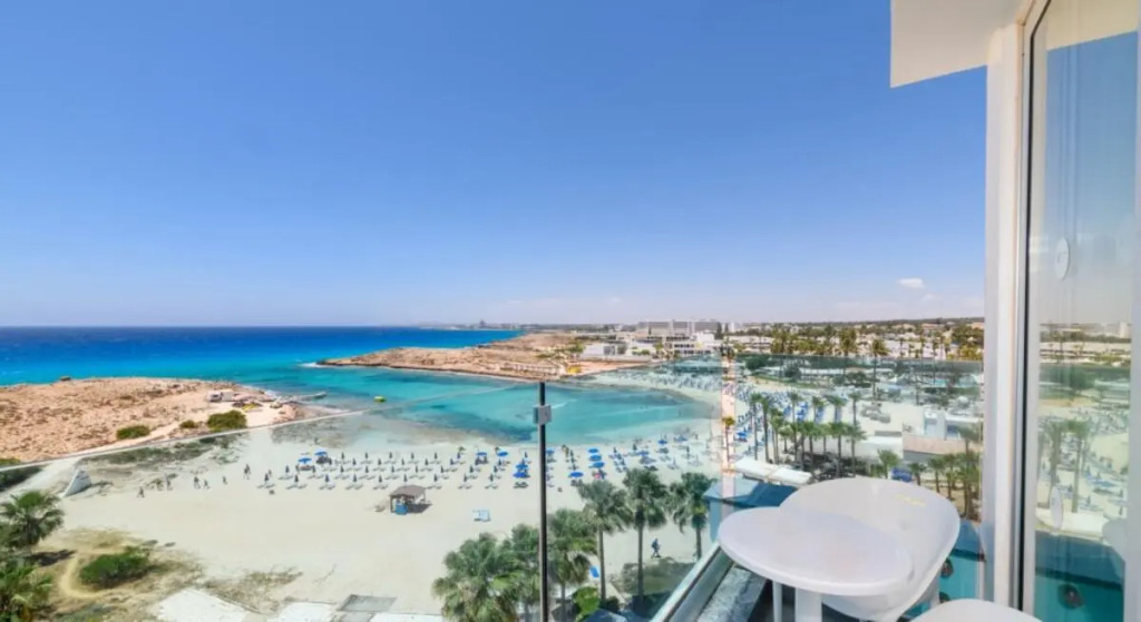 Tasia Maris Sands