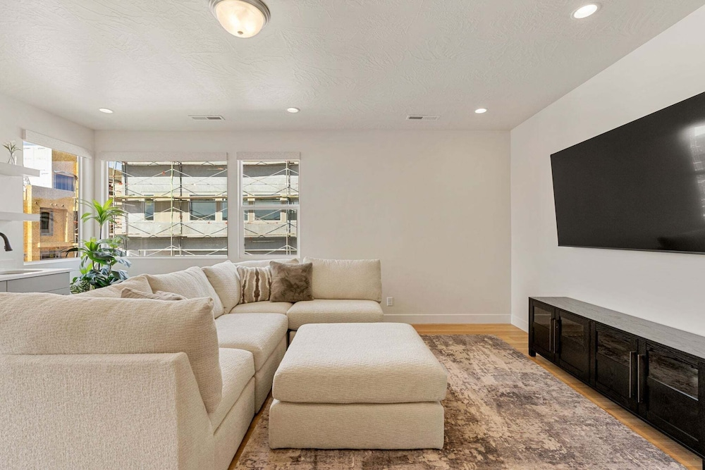Rockaction Destination 5 Bedroom Townhouse