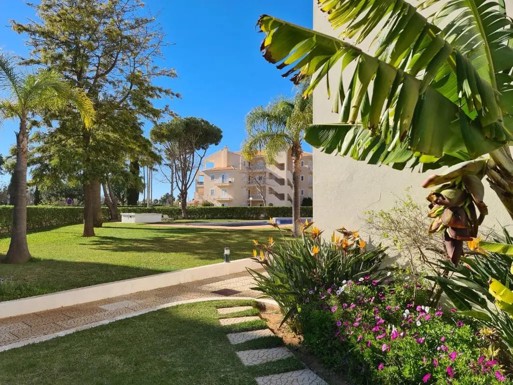 Protea CleverDetails 214, Located in heart of Vilamoura Sleeps 2 adults, 1child