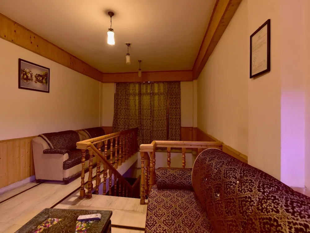 OYO 19872 Hotel Rock Villa