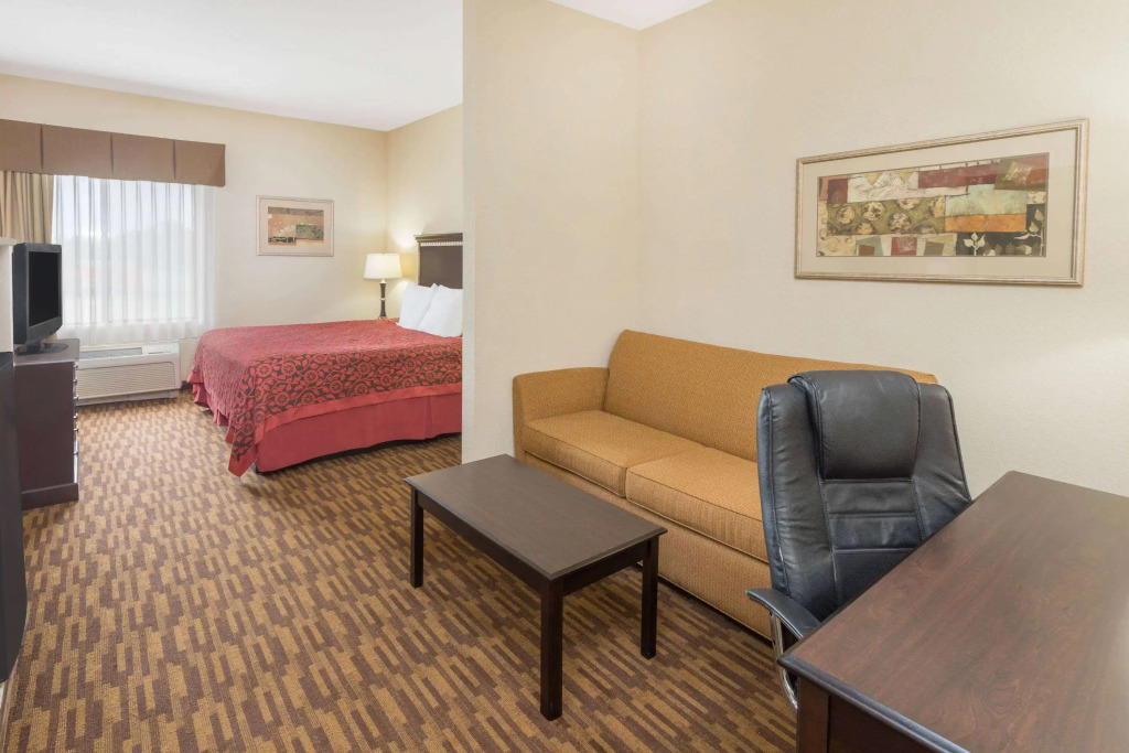 Days Inn by Wyndham Semmes Mobile