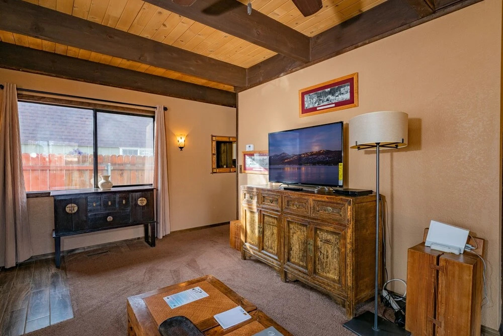 Hope's Cabin - Free Ski/snowboard Rental! - 2br/1.5ba/fireplace/barbeque 2 Bedroom Home