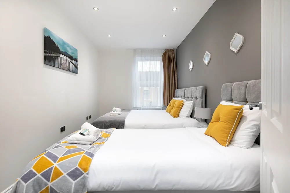 KVM - Kensington Apartment