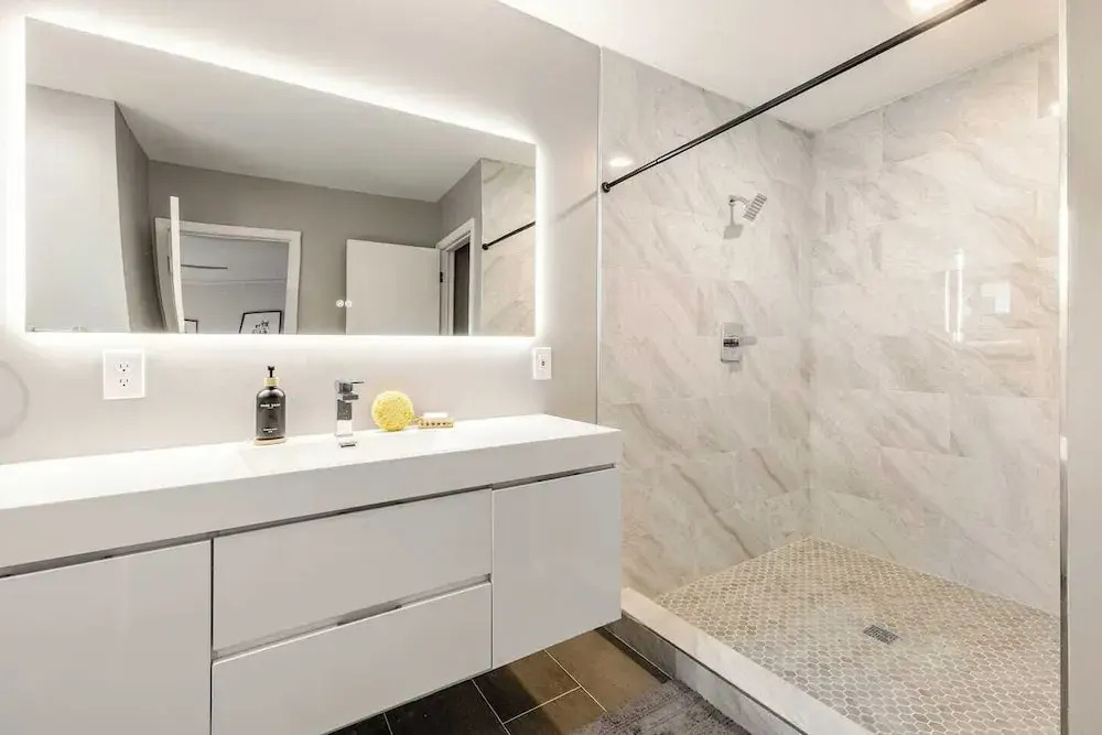 Stylish Comfort Modern Chef Kitchen 4 BR 2 Baths
