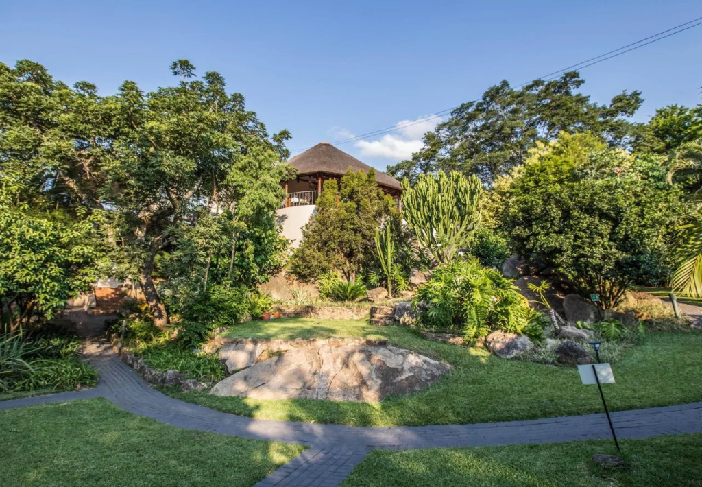 La Roca Guest House