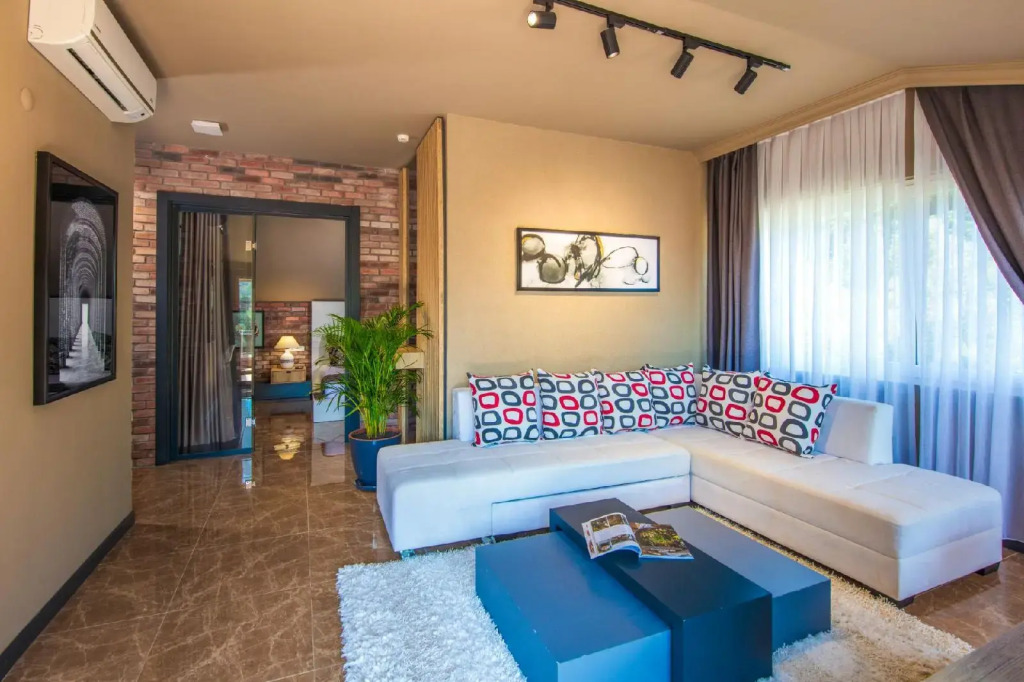 Morina Deluxe Hotel