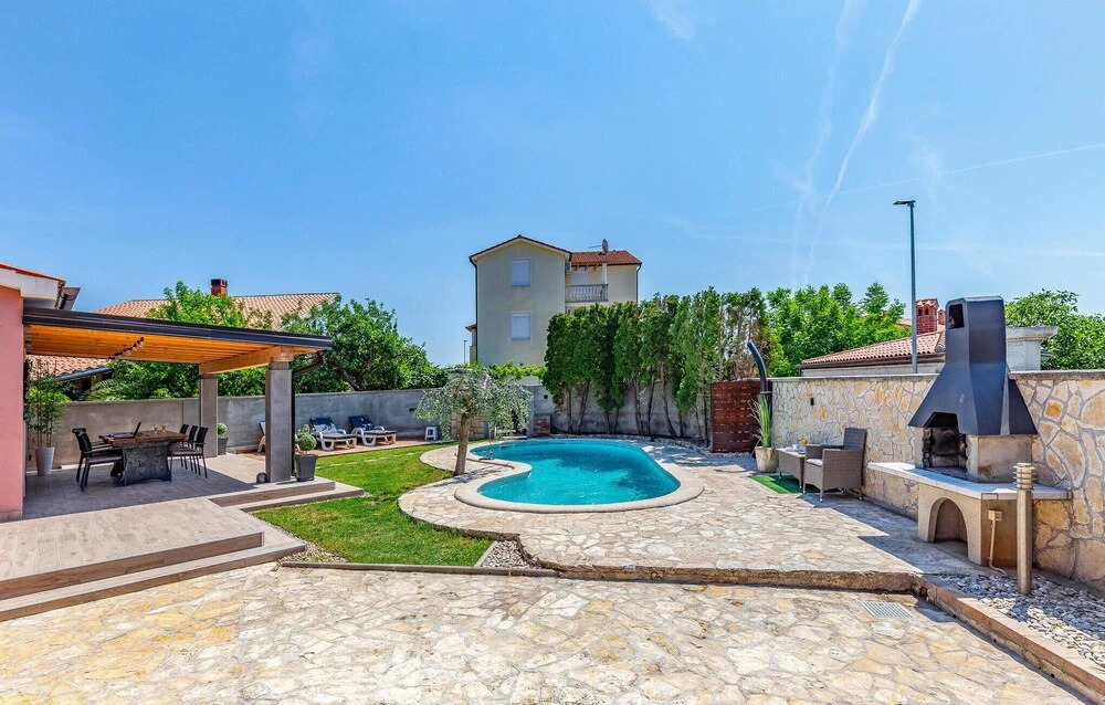 Stunning Home in Medulin With Wifi and 4 Bedrooms