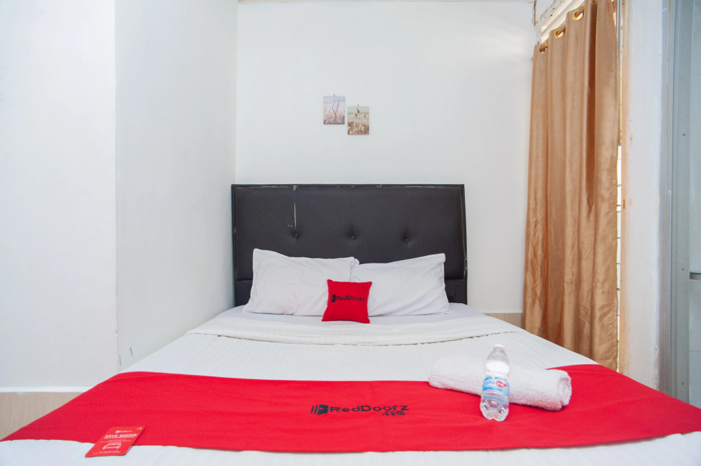 RedDoorz at Jalan Wayhitam Palembang
