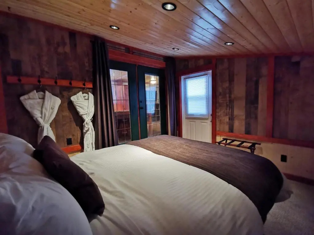 Cedar House Restaurant & Chalets