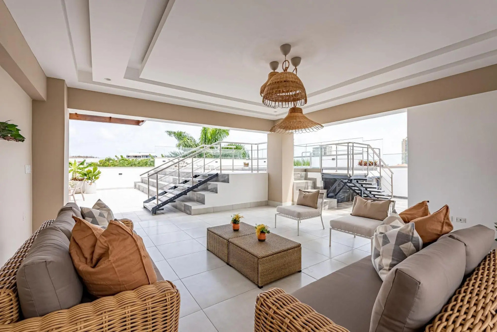 Hotel Stay Here Suites