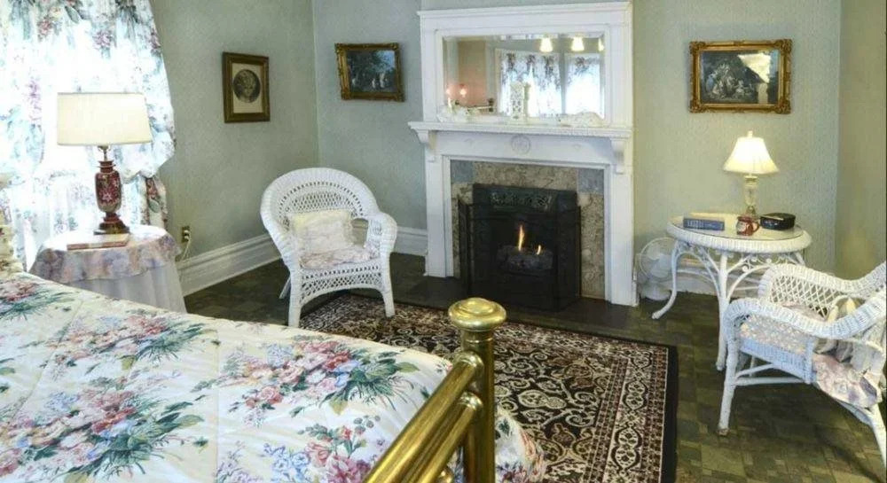 The Candlelight Inn