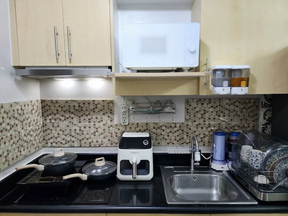 Elegant Studio @ Grass Residences 1-5 persons only, Quezon City