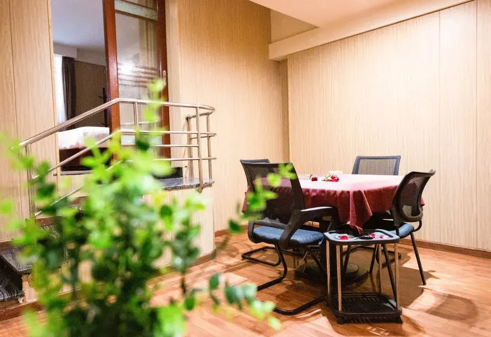 Laisu Hotel (Chongqing Auditorium)