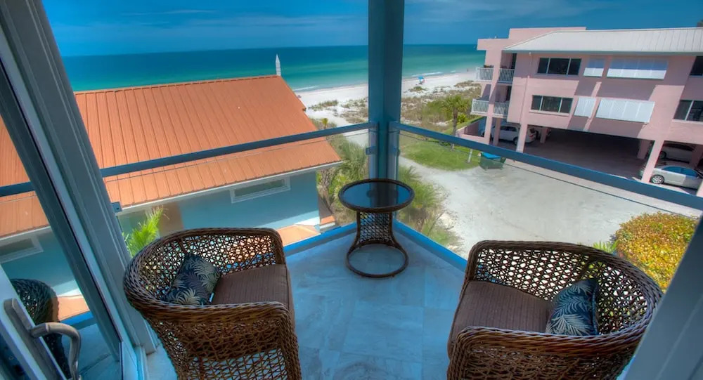 The Blue Horizon Apartment 9