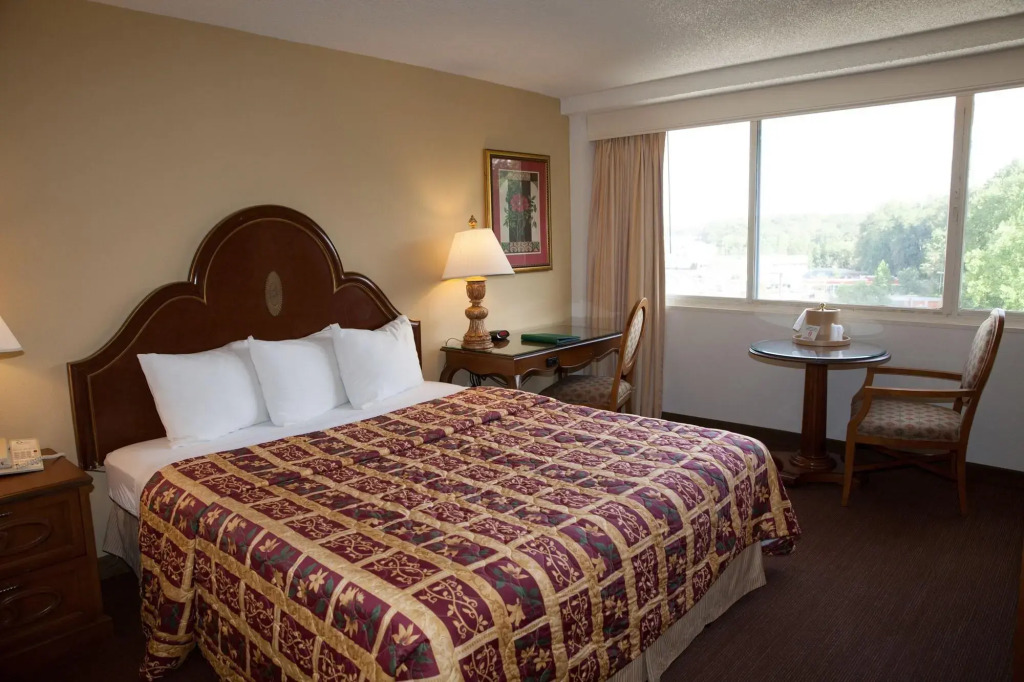 Golden Green Hotel