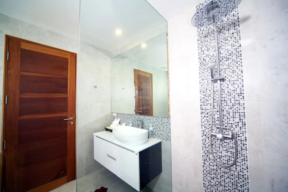 Summitra Villa No 3 6 Bedroom villa for rent