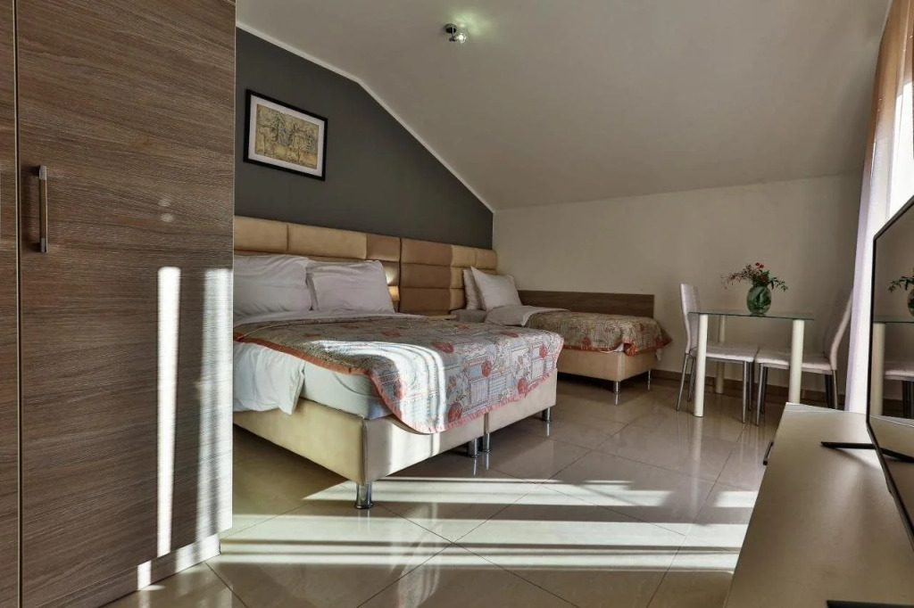 Villa Velzon Guesthouse