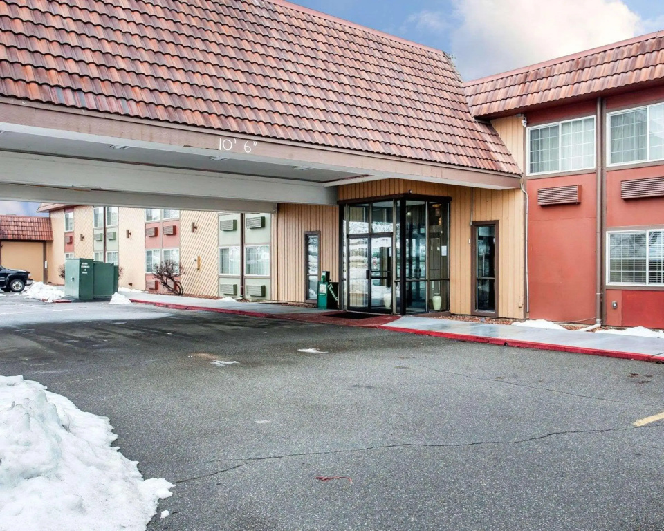 Okanogan Inn & Suites