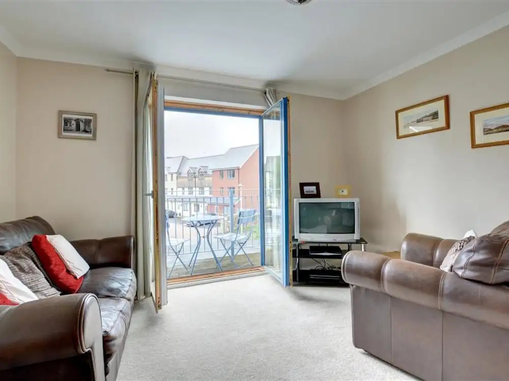 Comfortable Urban Residence Within Walking Distance of the City Centre and the Beach at Pembroke