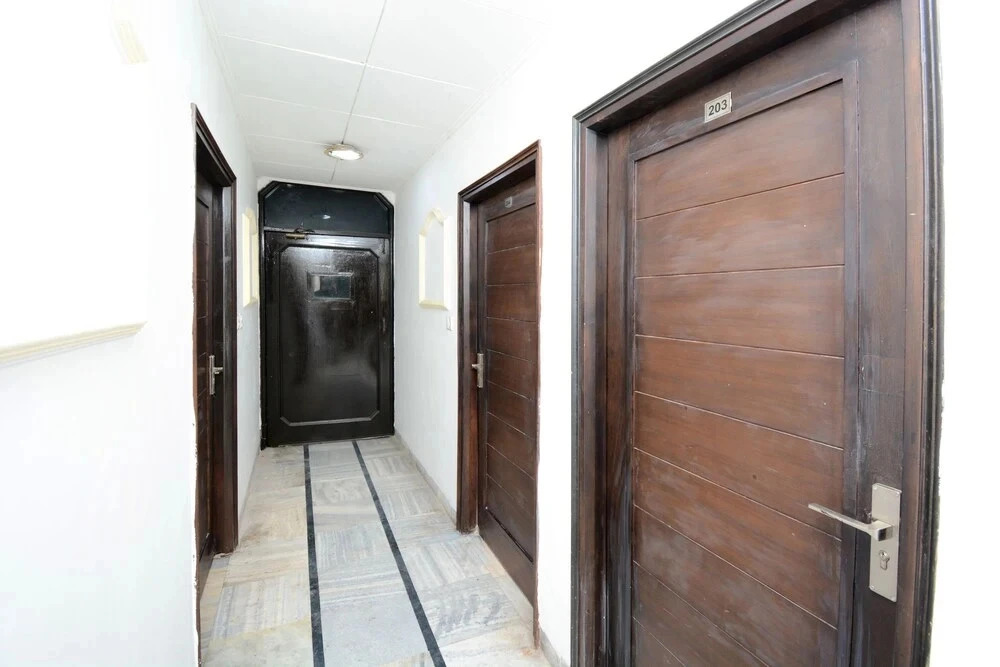 Hotel Ra Flora by OYO Rooms