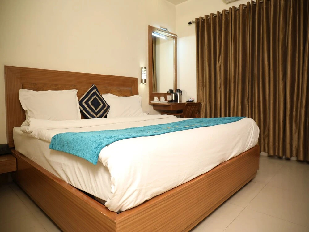 Hotel Poonam Plaza