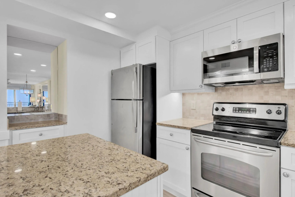 303a Shipwatch by Avantstay Ocean View, Shared Pool, Boardwalk to Beach