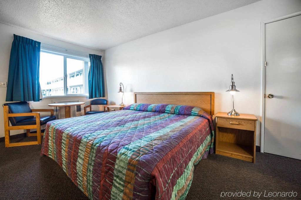 Rodeway Inn & Suites