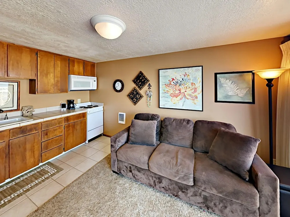 645 N Pacific St Townhouse Unit B 1 Bedroom 1 Bathroom Townhouse