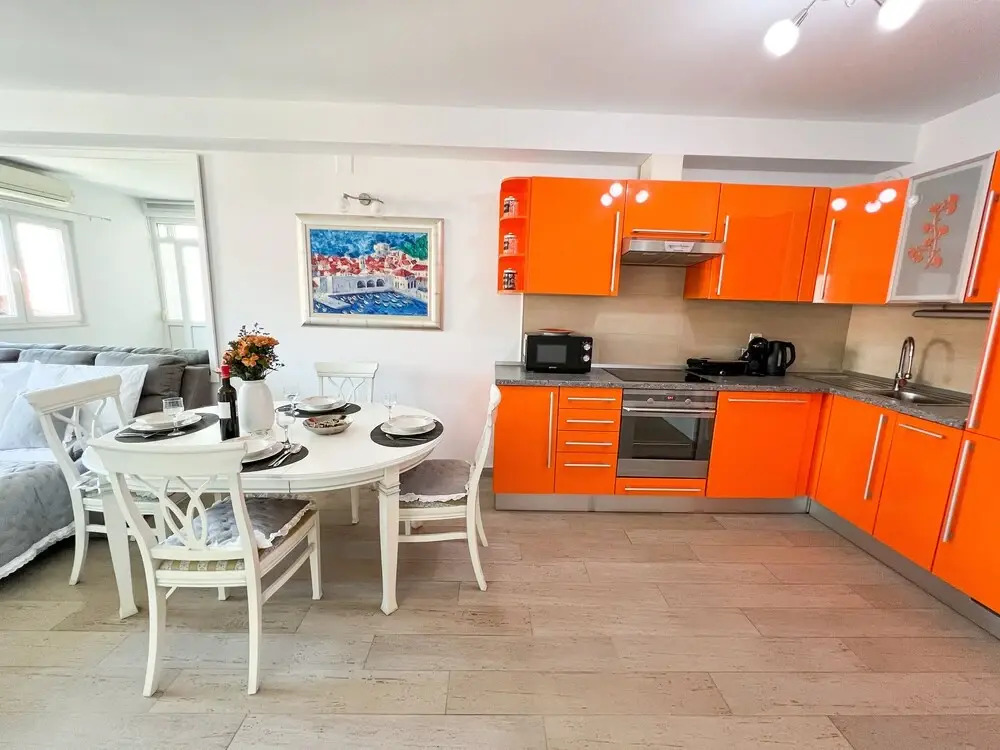 MIRROR apartment