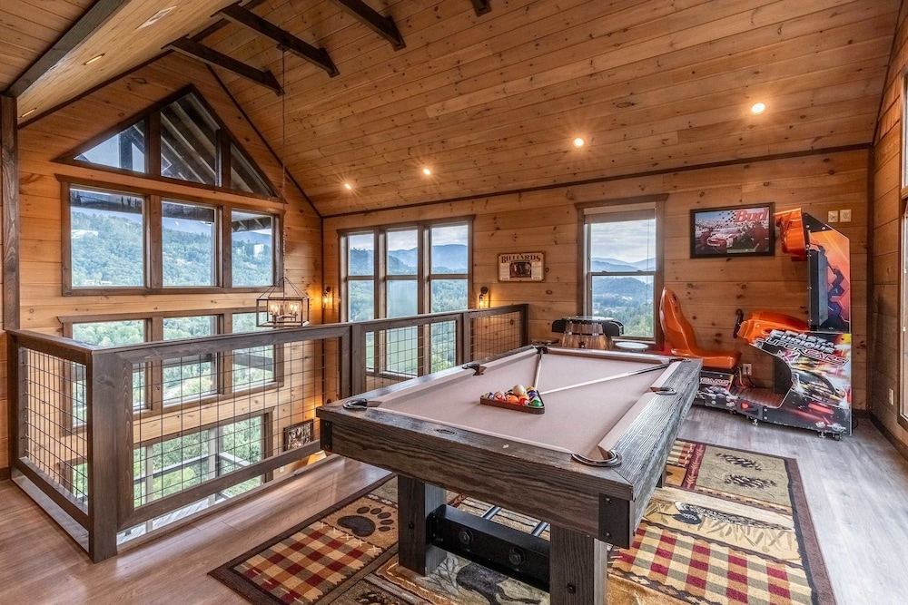 New Lux 4 King Suites Hot Tub Game Rm Xbox