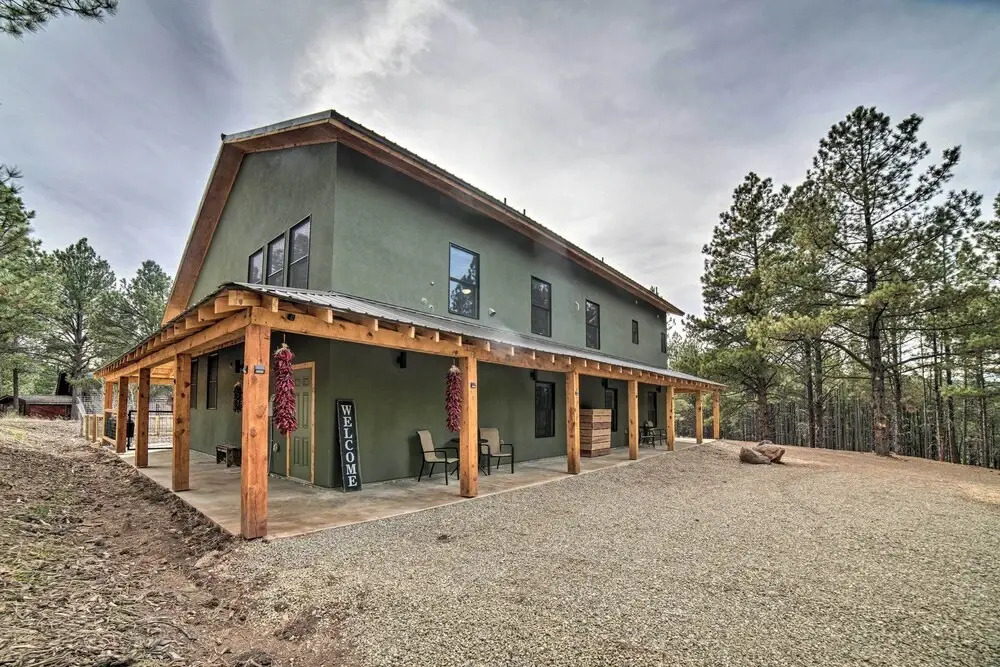 Family Home w/ Fire Pit & Grill ~ 1 Mi to Slopes!