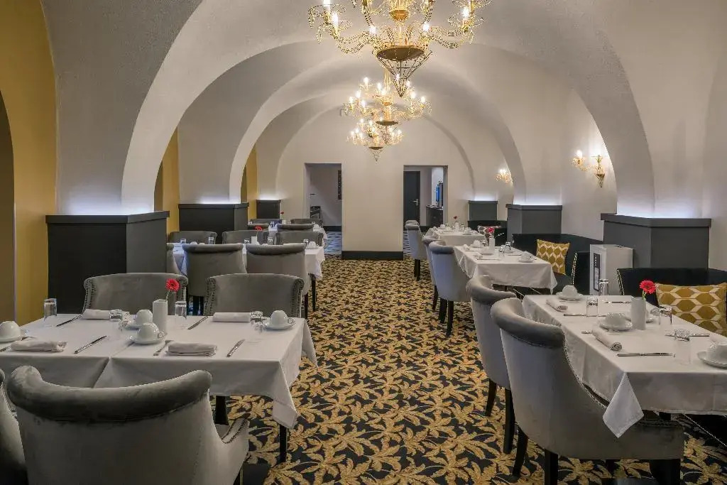 Hotel du Roi & Spa by SOWELL COLLECTION