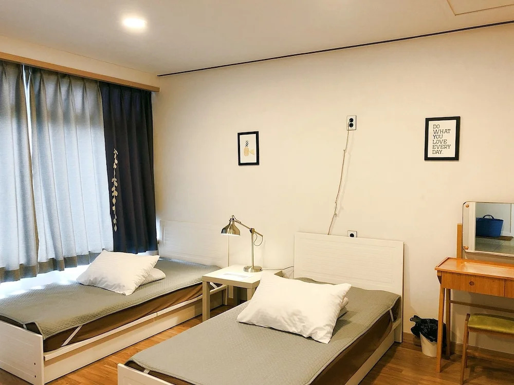 Flat B Hostel - Hostel
