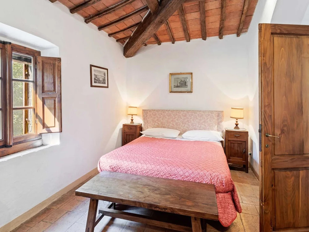 Elegant 2-bedroom Holiday Home in Tuscan