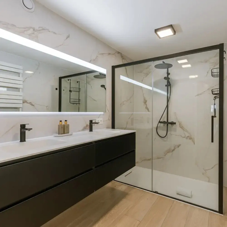 Pleasant 2 Bedroom Apartment With Private Parking