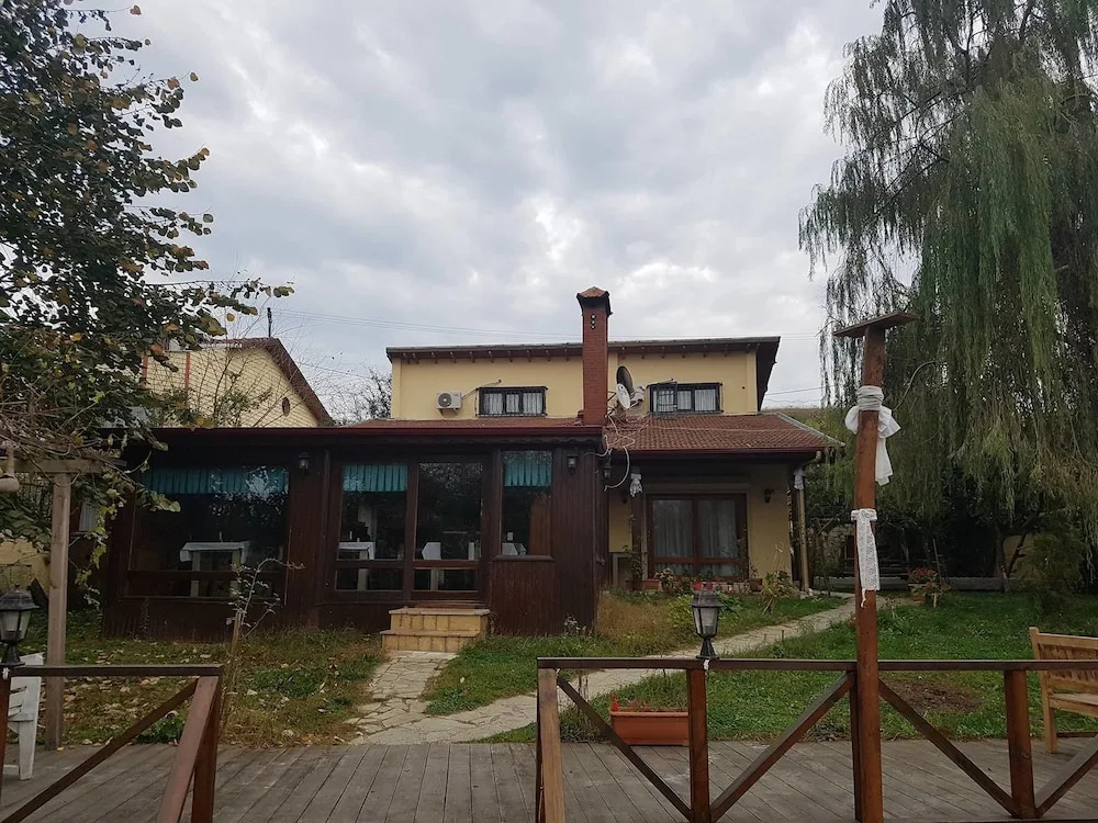 Canan Motel