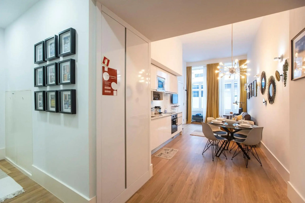 Elegant & Bright Flat by LovelyStay