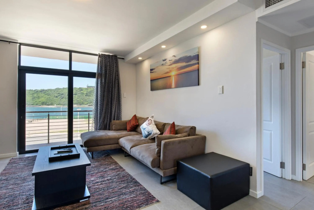 uSHAKA WATERFRONT - OUTSTANDING OPEN OUTLOOKS
