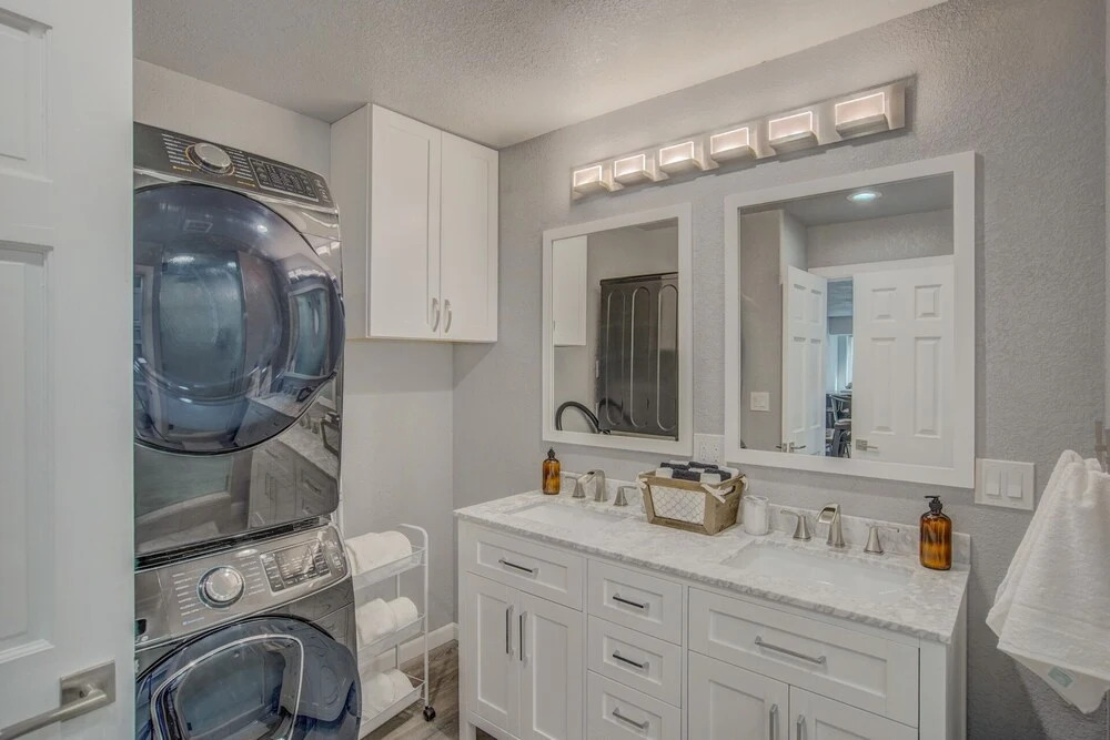 Verdant Oasisluxury, Traveler's Home W/hottub!