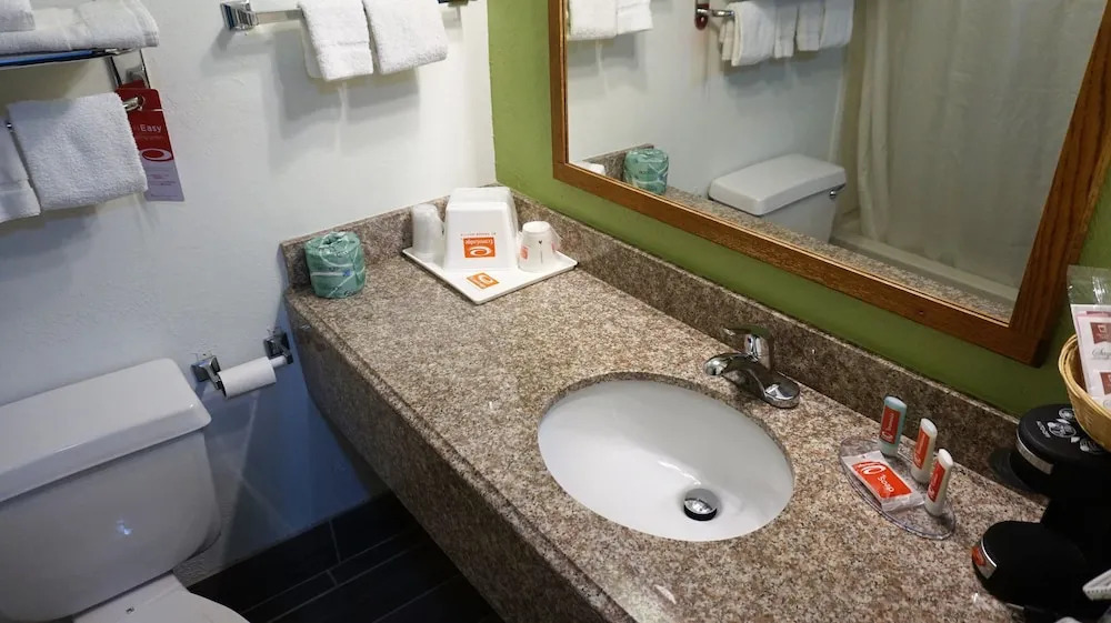 Econo Lodge Inn & Suites Pekin - Peoria Area