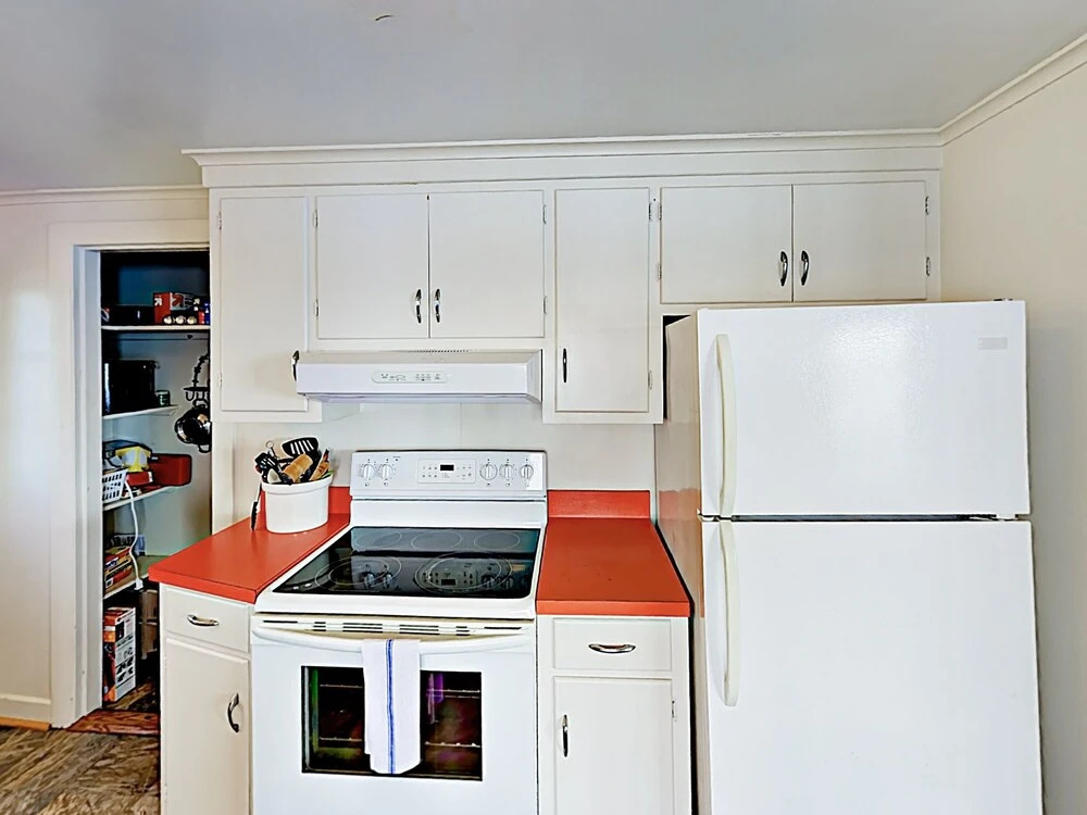 New Listing! Charming W/ Dock & Bay Views 2 Bedroom Cottage