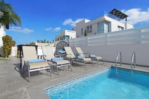 Holiday home 4 bedrooms 3 bathrooms - Paralimni