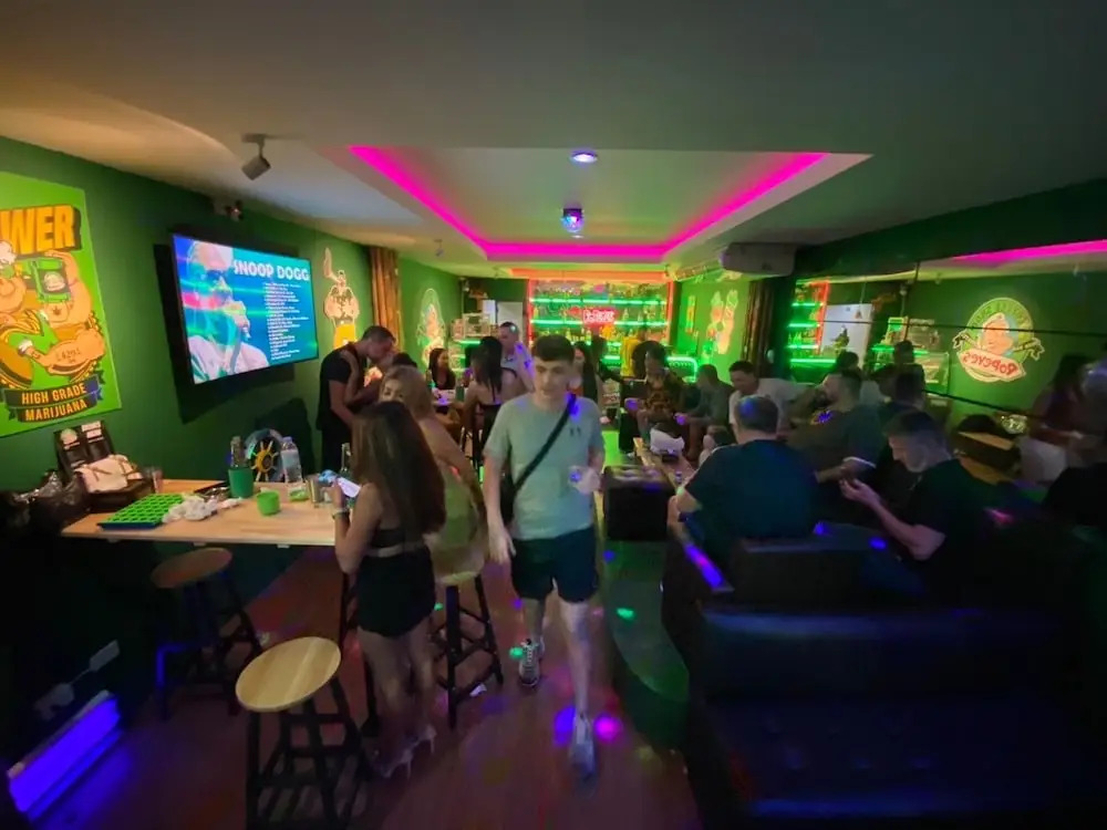 Popeyes Hostel Coffeeshop and Beer Bar
