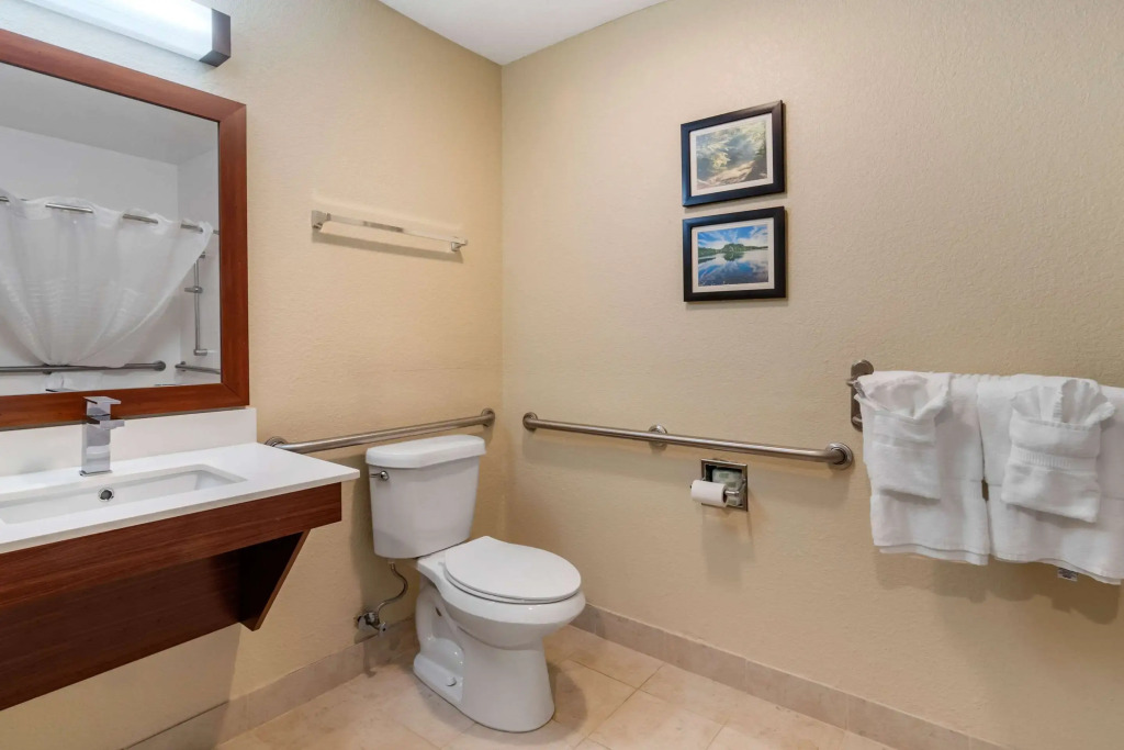 Comfort Inn & Suites South Hill I-85