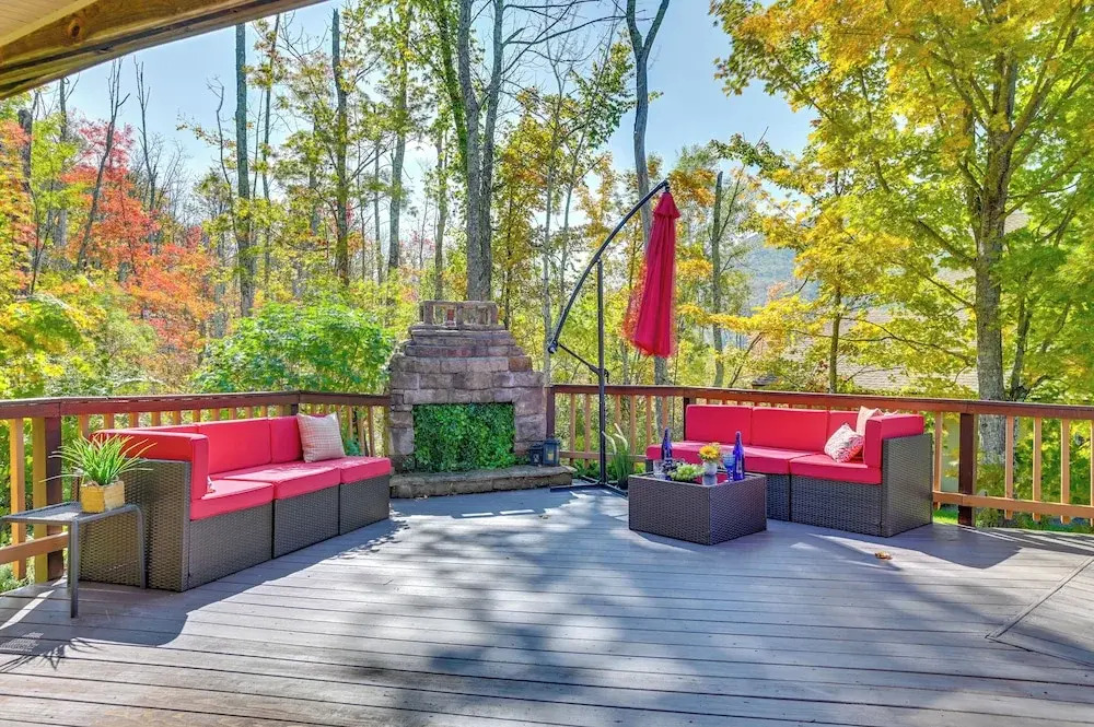 New York Retreat - Furnished Deck & Mountain Views