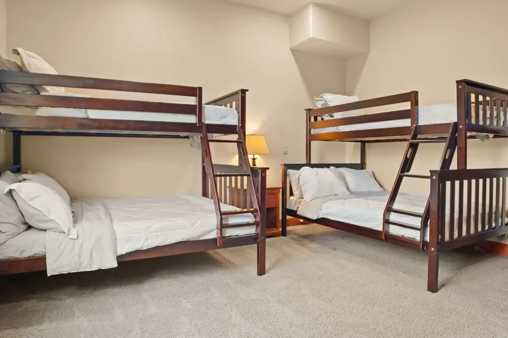 Scenic Mountain Escape With Entertainment Haven 5 Bedroom Home